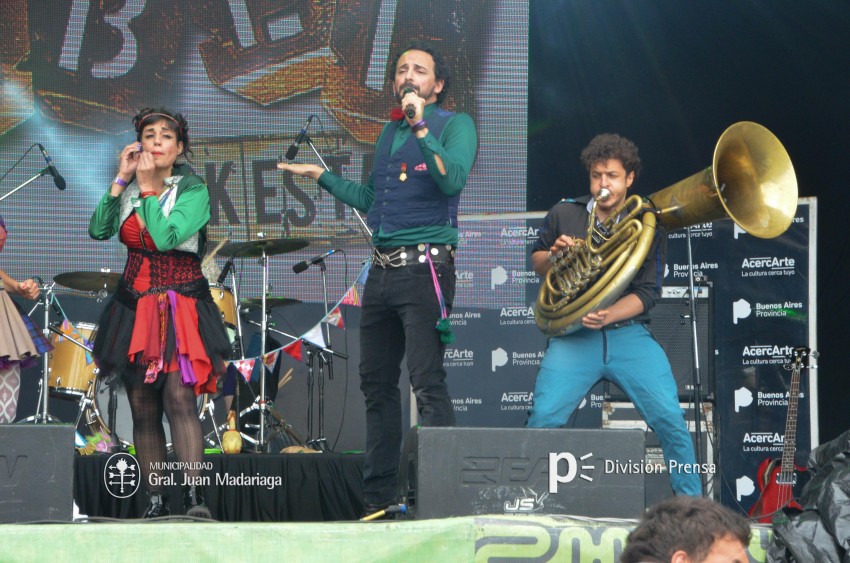 AcercArte: Babel Orkesta marc el inicio de la jornada de sbado