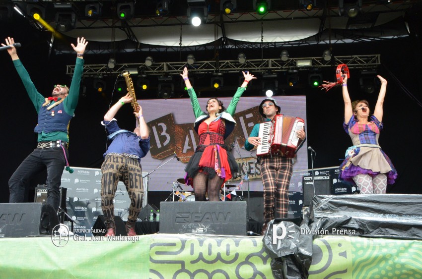 AcercArte: Babel Orkesta marc el inicio de la jornada de sbado