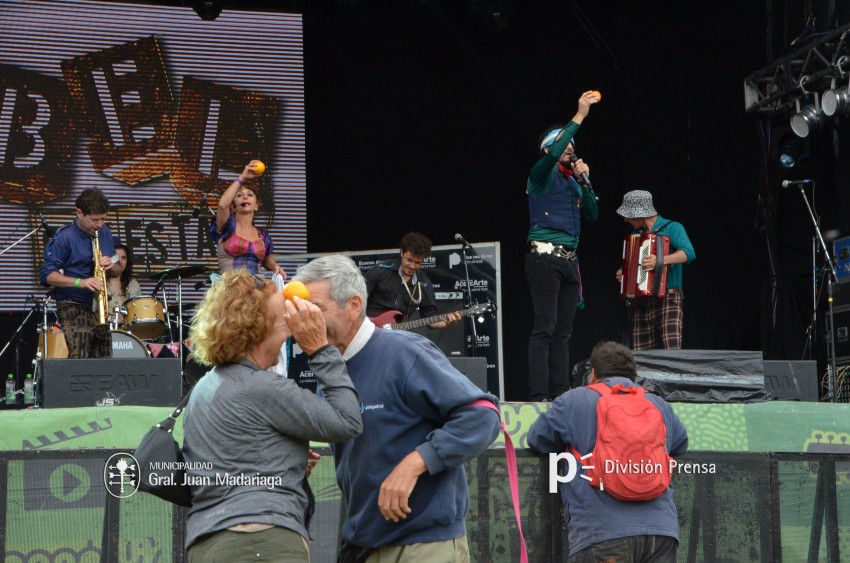 AcercArte: Babel Orkesta marc el inicio de la jornada de sbado