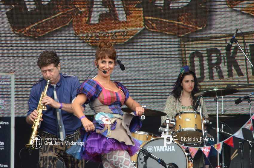 AcercArte: Babel Orkesta marc el inicio de la jornada de sbado