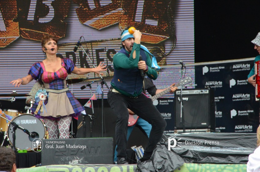 AcercArte: Babel Orkesta marc el inicio de la jornada de sbado