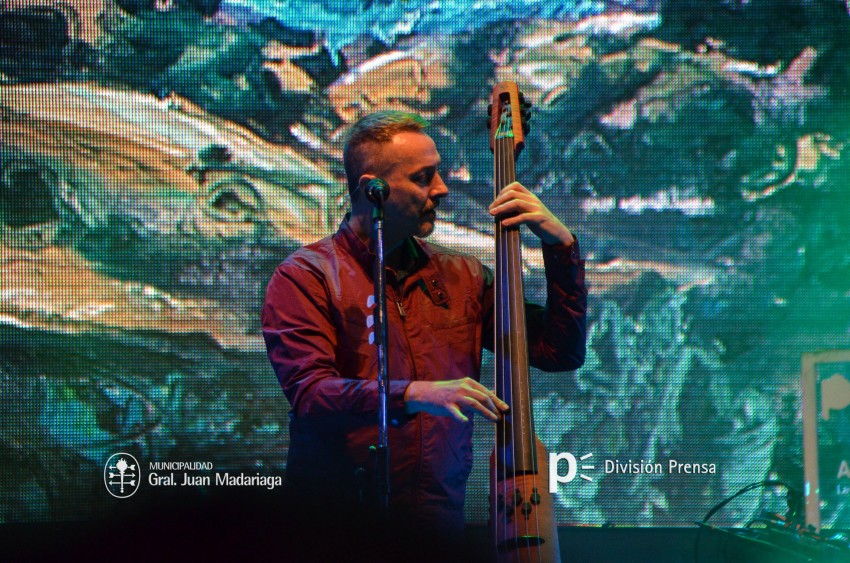 AcercArte: Pedro Aznar present nuevas canciones e hizo delirar con cl