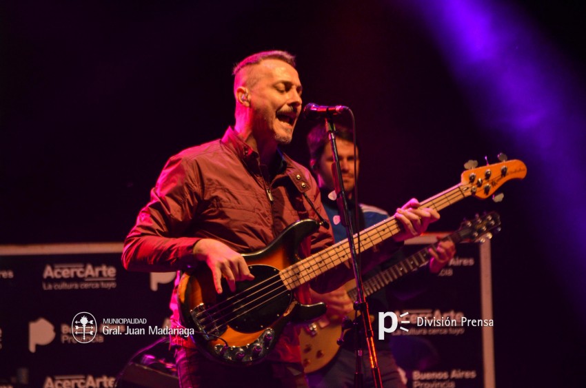 AcercArte: Pedro Aznar present nuevas canciones e hizo delirar con cl