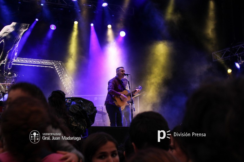 AcercArte: Pedro Aznar present nuevas canciones e hizo delirar con cl