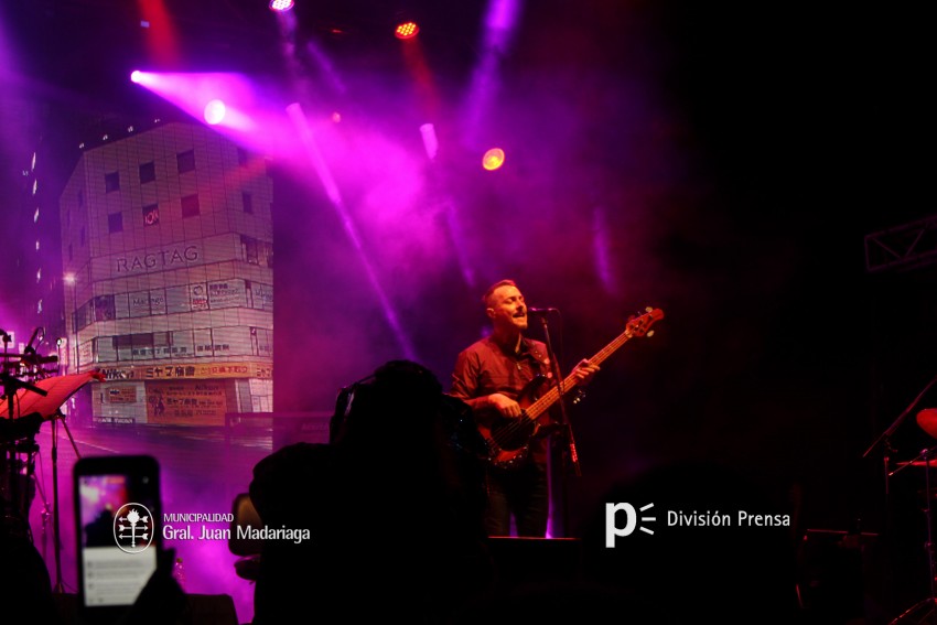 AcercArte: Pedro Aznar present nuevas canciones e hizo delirar con cl