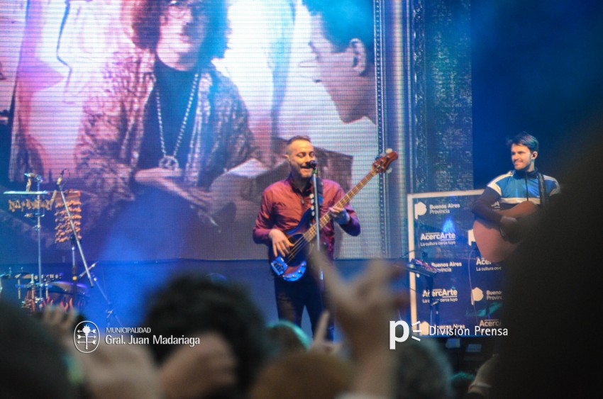 AcercArte: Pedro Aznar present nuevas canciones e hizo delirar con cl