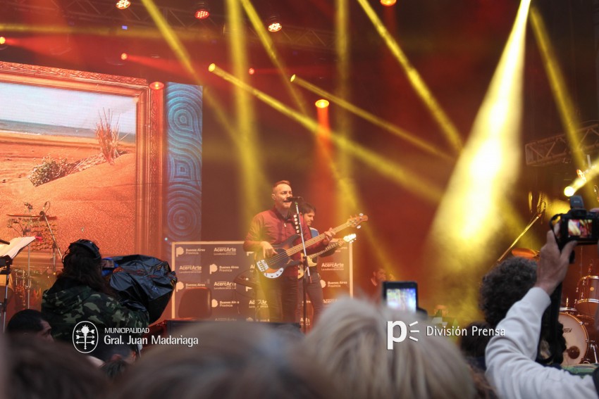 AcercArte: Pedro Aznar present nuevas canciones e hizo delirar con cl