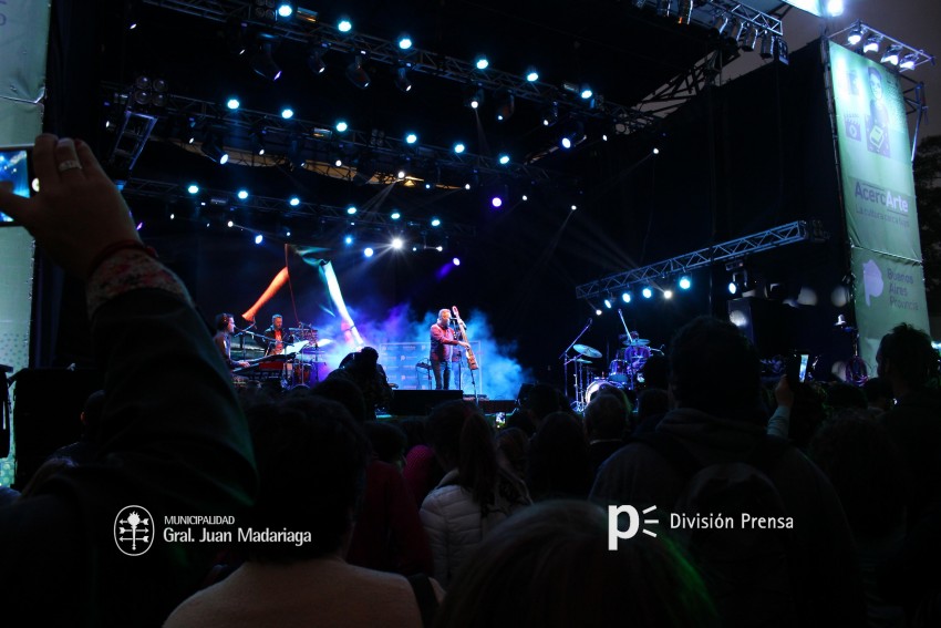 AcercArte: Pedro Aznar present nuevas canciones e hizo delirar con cl