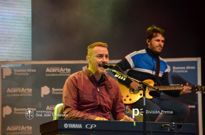 AcercArte: Pedro Aznar present nuevas canciones e hizo delirar con cl