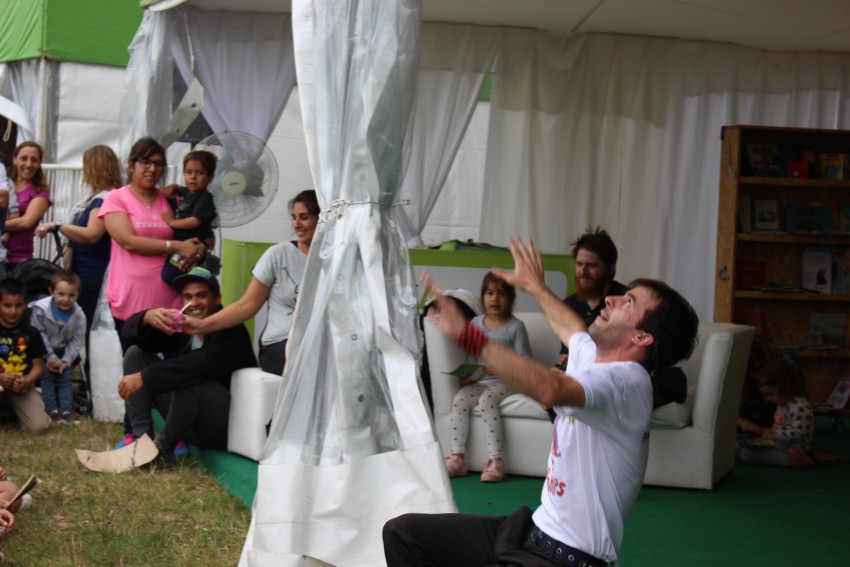 AcercArte: Magia, malabares y mucho humor en la biblioteca