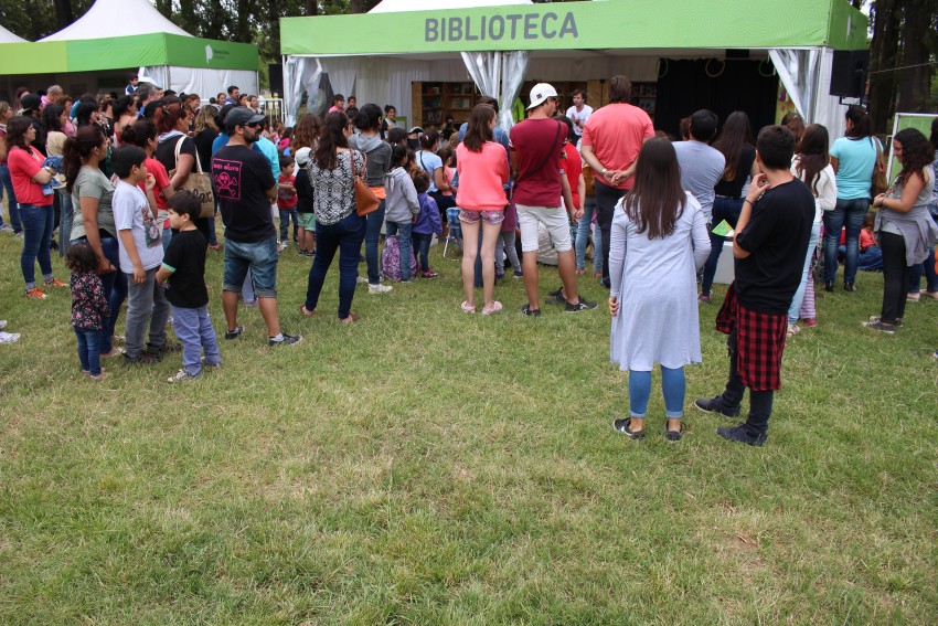 AcercArte: Magia, malabares y mucho humor en la biblioteca