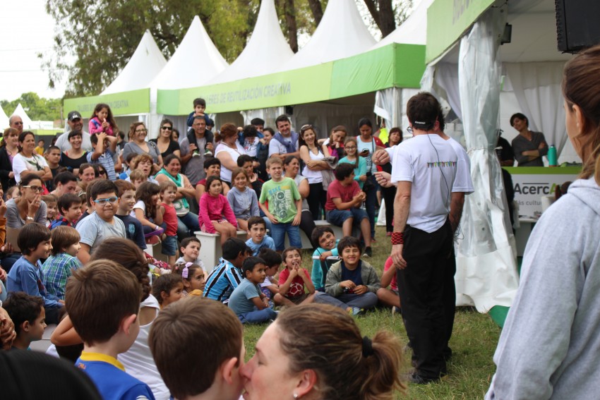 AcercArte: Magia, malabares y mucho humor en la biblioteca