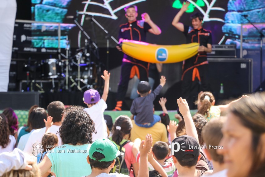 AcercArte: Los Cazurros brindaron un espectacular show en el escenario