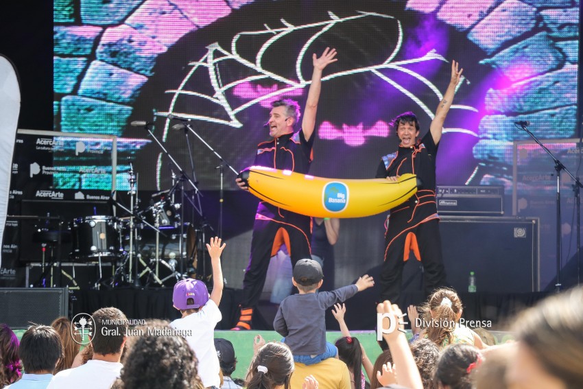 AcercArte: Los Cazurros brindaron un espectacular show en el escenario