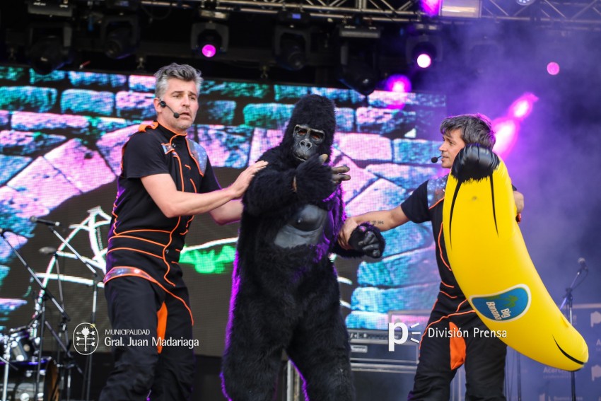 AcercArte: Los Cazurros brindaron un espectacular show en el escenario