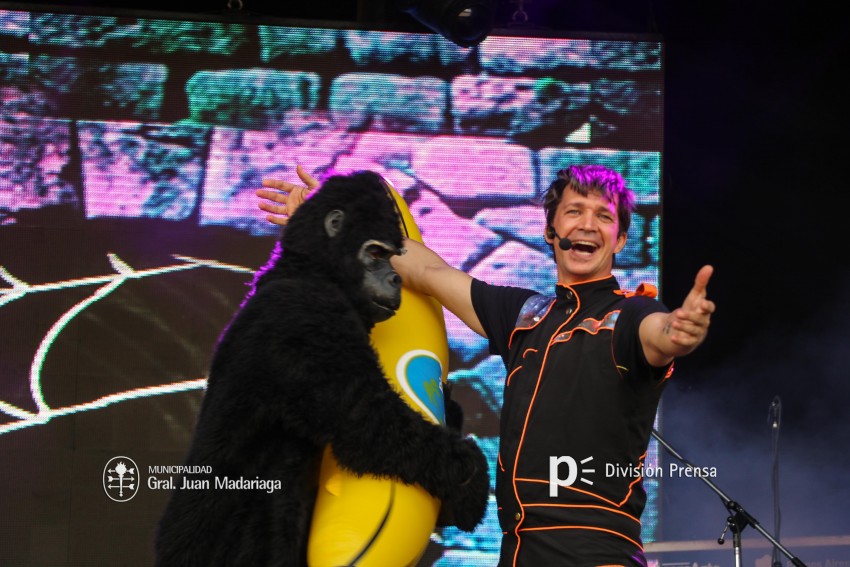 AcercArte: Los Cazurros brindaron un espectacular show en el escenario