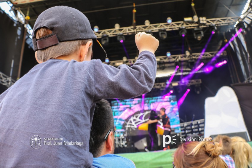 AcercArte: Los Cazurros brindaron un espectacular show en el escenario