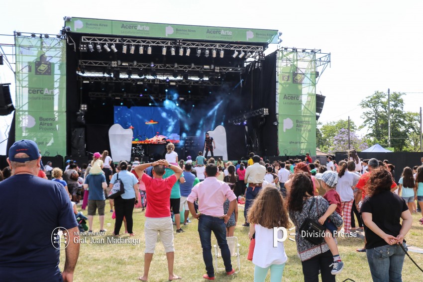 AcercArte: Los Cazurros brindaron un espectacular show en el escenario