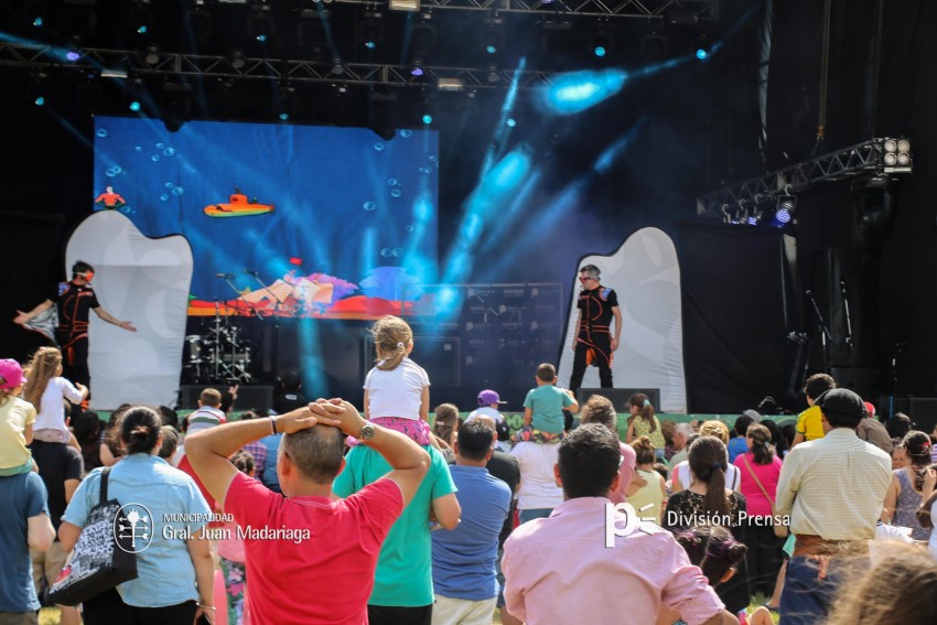 AcercArte: Los Cazurros brindaron un espectacular show en el escenario