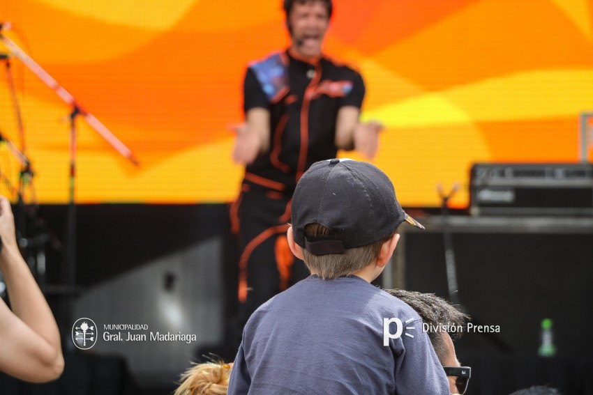 AcercArte: Los Cazurros brindaron un espectacular show en el escenario