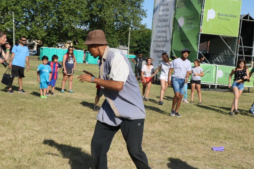 AcercArte: Alumnas de distintas escuelas de danzas locales participaro