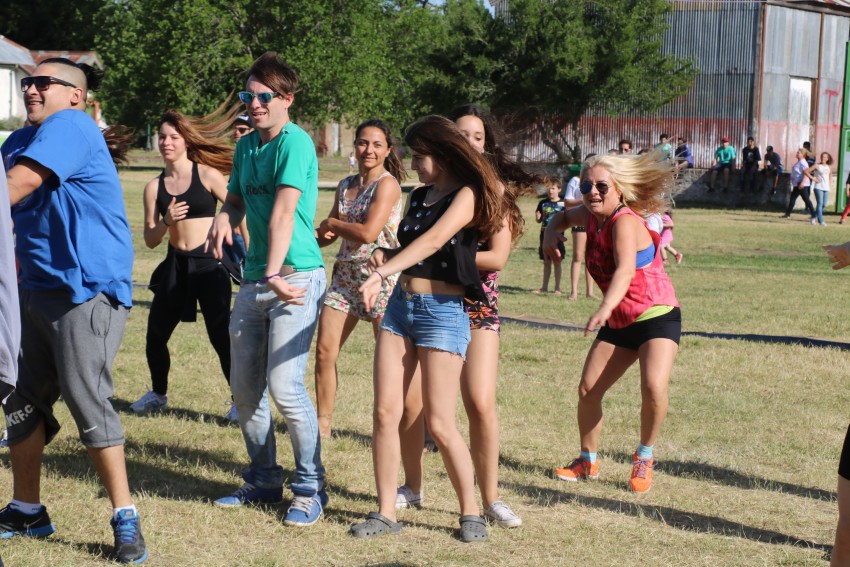 AcercArte: Alumnas de distintas escuelas de danzas locales participaro