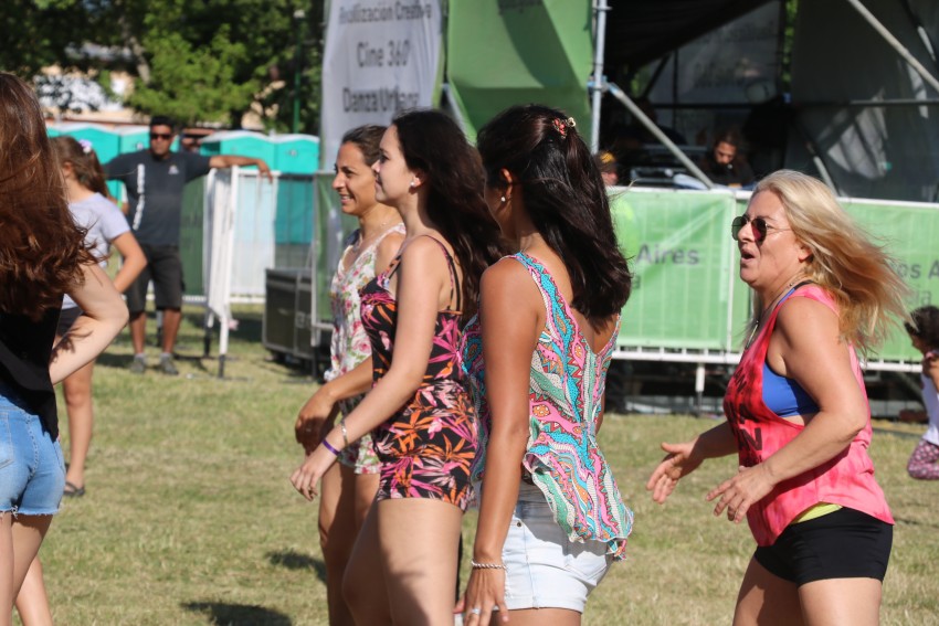 AcercArte: Alumnas de distintas escuelas de danzas locales participaro