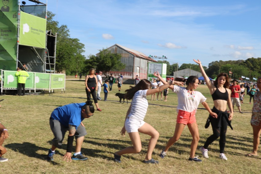 AcercArte: Alumnas de distintas escuelas de danzas locales participaro