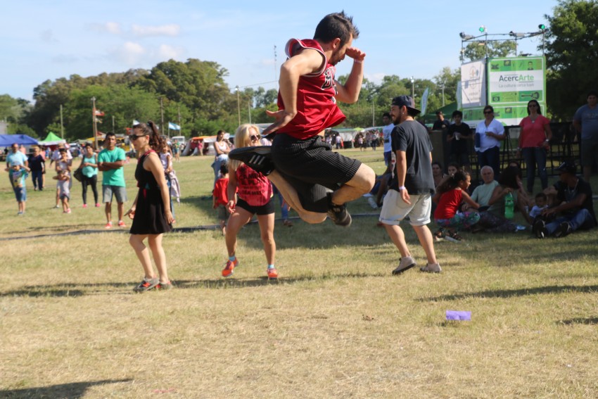 AcercArte: Alumnas de distintas escuelas de danzas locales participaro