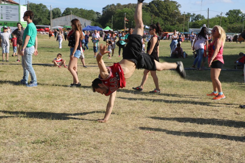 AcercArte: Alumnas de distintas escuelas de danzas locales participaro