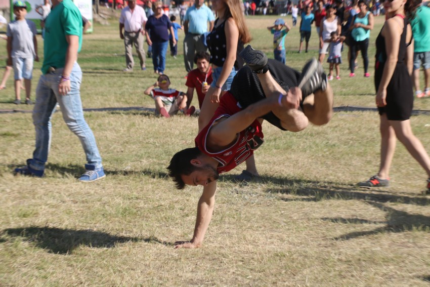 AcercArte: Alumnas de distintas escuelas de danzas locales participaro
