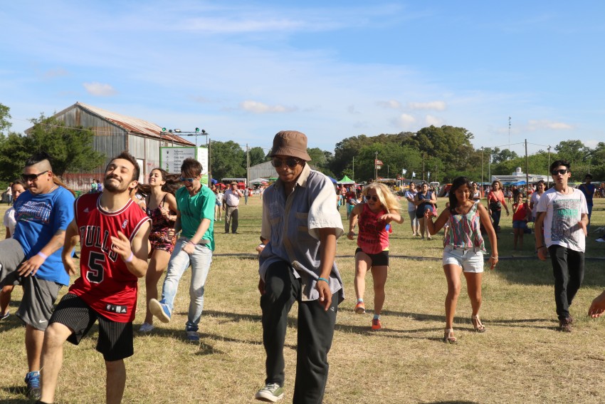 AcercArte: Alumnas de distintas escuelas de danzas locales participaro