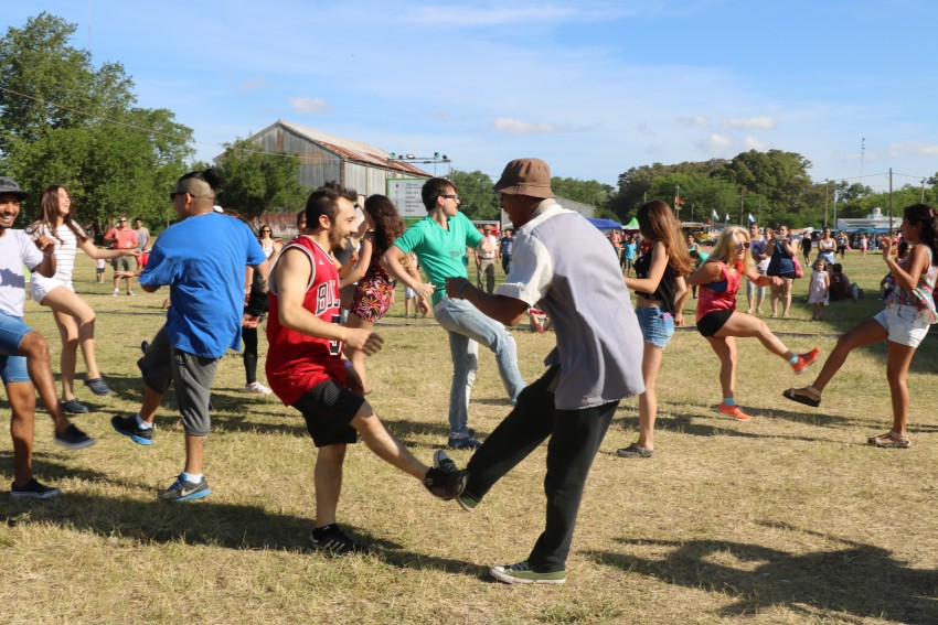 AcercArte: Alumnas de distintas escuelas de danzas locales participaro