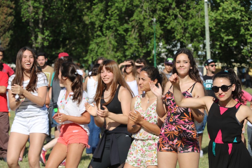 AcercArte: Alumnas de distintas escuelas de danzas locales participaro