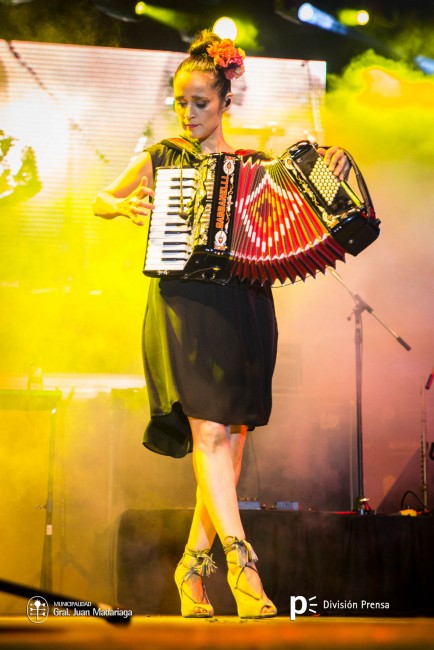 Julieta Venegas impresion al pblico en el cierre de AcercArte