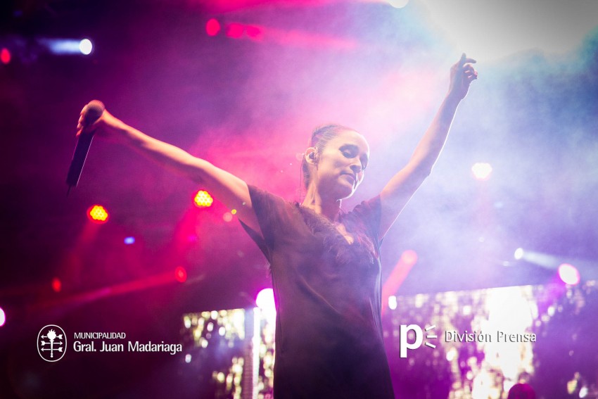Julieta Venegas impresion al pblico en el cierre de AcercArte