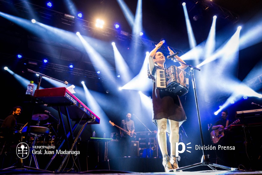 Julieta Venegas impresion al pblico en el cierre de AcercArte