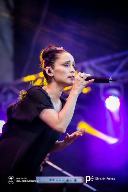 Julieta Venegas impresion al pblico en el cierre de AcercArte