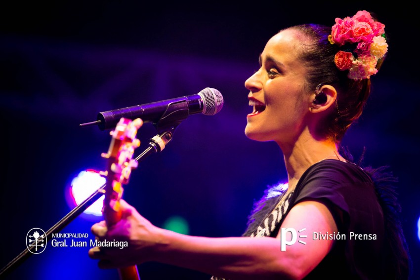 Julieta Venegas impresion al pblico en el cierre de AcercArte
