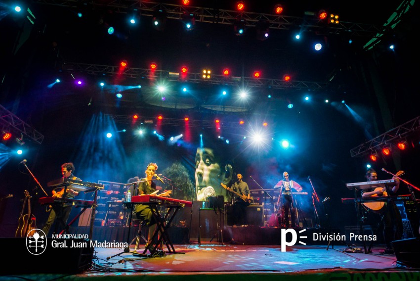 Julieta Venegas impresion al pblico en el cierre de AcercArte