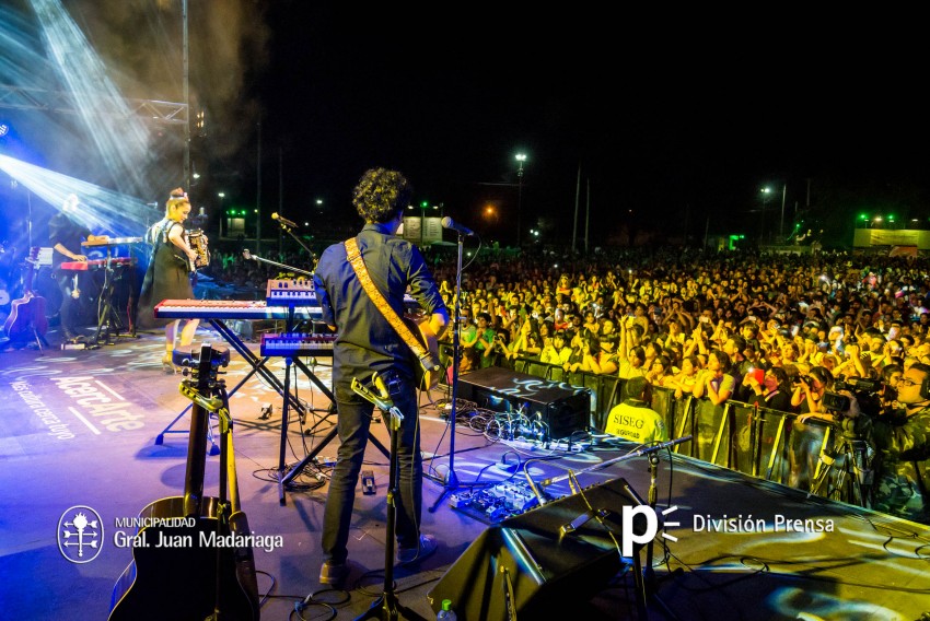Julieta Venegas impresion al pblico en el cierre de AcercArte