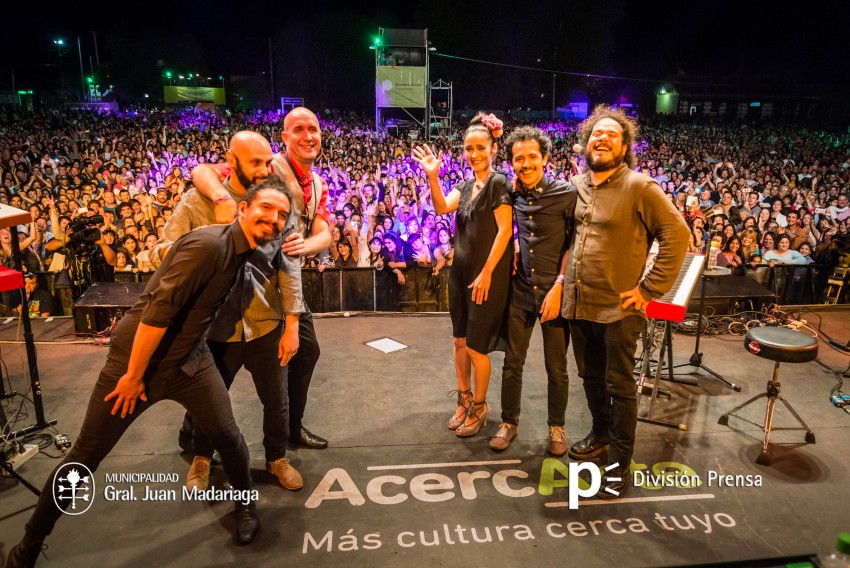 Julieta Venegas impresion al pblico en el cierre de AcercArte