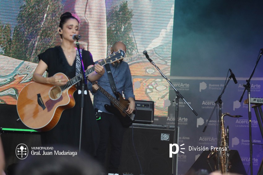 Julieta Venegas impresion al pblico en el cierre de AcercArte