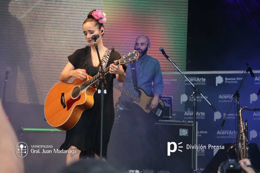 Julieta Venegas impresion al pblico en el cierre de AcercArte