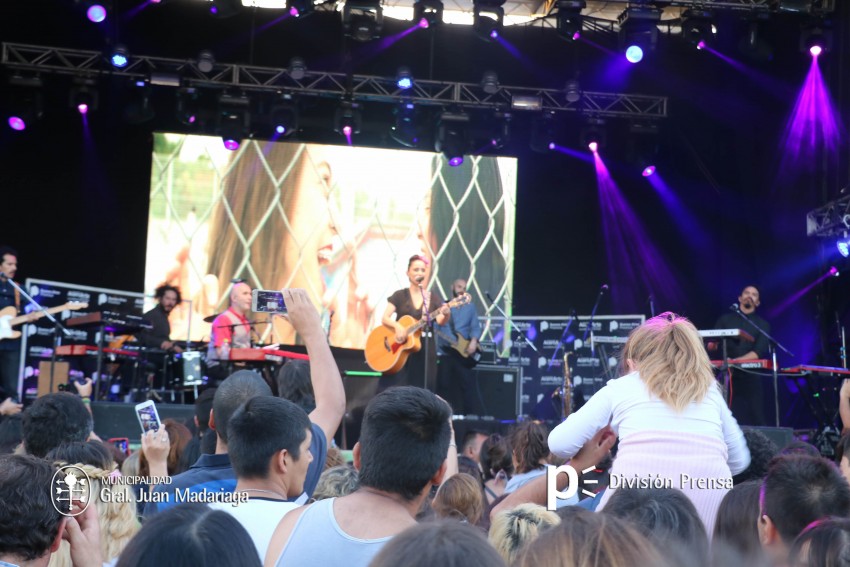 Julieta Venegas impresion al pblico en el cierre de AcercArte