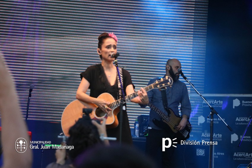 Julieta Venegas impresion al pblico en el cierre de AcercArte