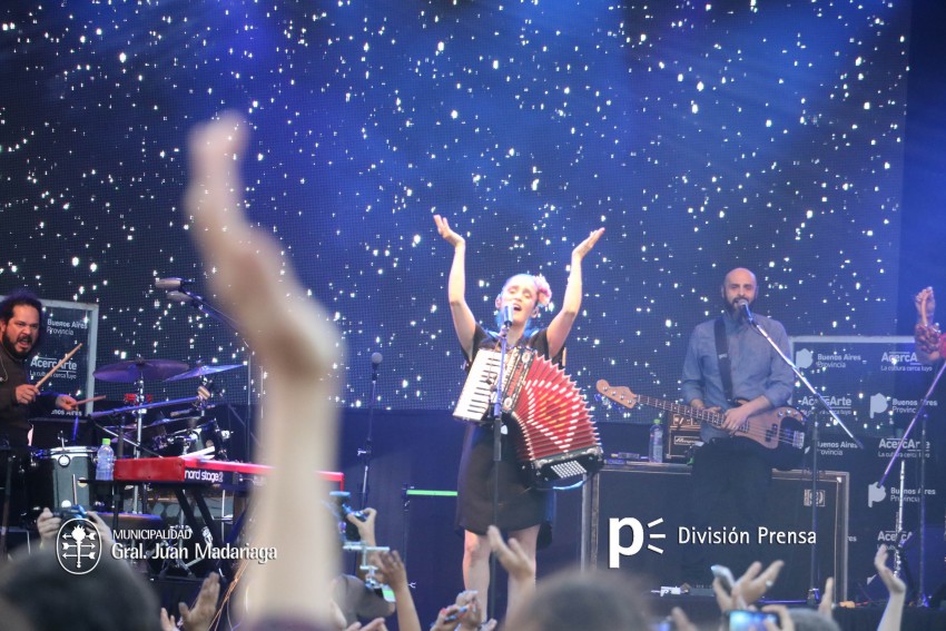Julieta Venegas impresion al pblico en el cierre de AcercArte