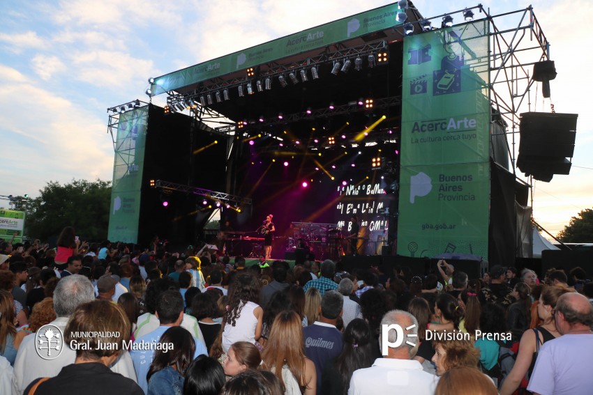 Julieta Venegas impresion al pblico en el cierre de AcercArte