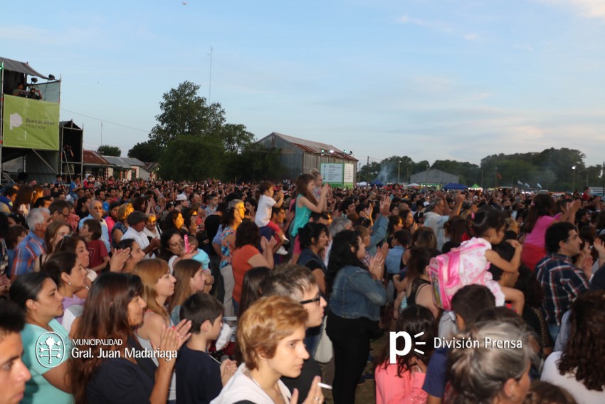 Julieta Venegas impresion al pblico en el cierre de AcercArte