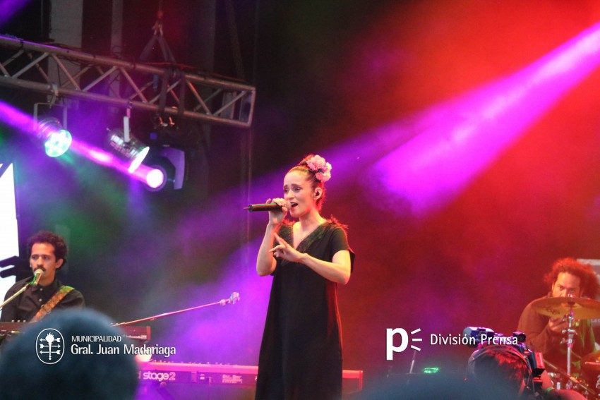 Julieta Venegas impresion al pblico en el cierre de AcercArte